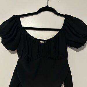 Gathered tee shirt with puffed sleeves